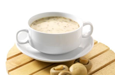 Tuangkan air dan susu ke dalam periuk dan tunggu hingga mendidih. Resepi : Mushroom Soup ala-ala Pizza Hut - lepak.com.my