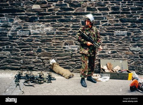 British Army In Northern Ireland Stock Photo Alamy