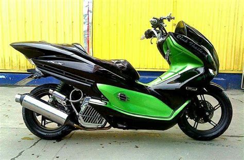 Honda 125 modified black and white 2020 | everything etc. Honda PCX Modified.... | Scooter motorcycle, Honda, Scooter