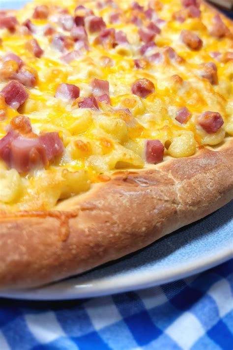 Mac And Cheese Pizza Homemade On A Weeknight Recipe In 2022 Mac And