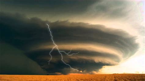 Download the perfect animated wallpapers pictures. Lightning Storm Animated Wallpaper http://www ...