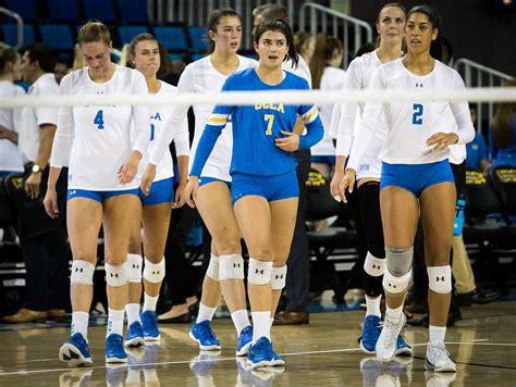 Womens Volleyballs Loss To Oregon Third Sweep Out Of Five Games Daily Bruin