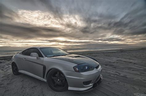 The hyundai tiburon delivers style and performance at affordable prices. 2004 Hyundai Tiburon GT