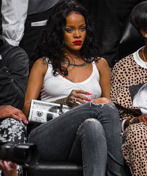 Rihanna Celebrated Fenty Beautys First Anniversary By
