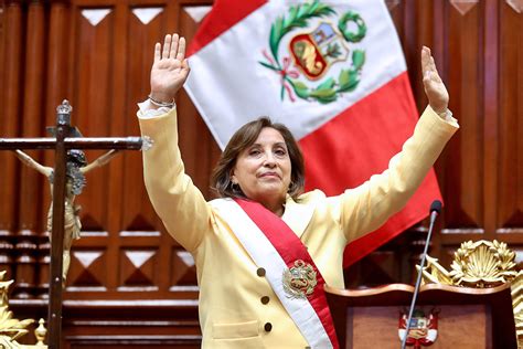 Dina Boluarte Jura Como Primera Presidenta De La Historia De Perú Jornada