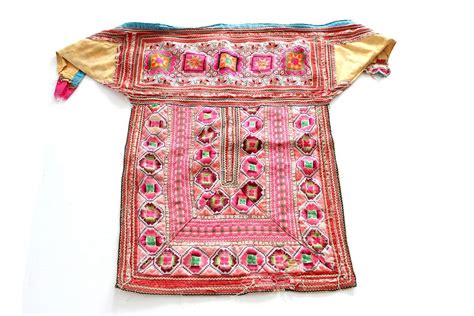 vintage-baby-carrier-collector-textile-embroidered-hmong-decoration