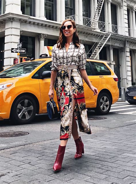 Sydne Style Shows The Best Street Style Trends At New York Fashion Week 2018 In Scarf Prints
