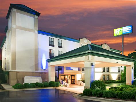 Fayetteville Hotels Holiday Inn Express And Suites Fayetteville Ft Bragg