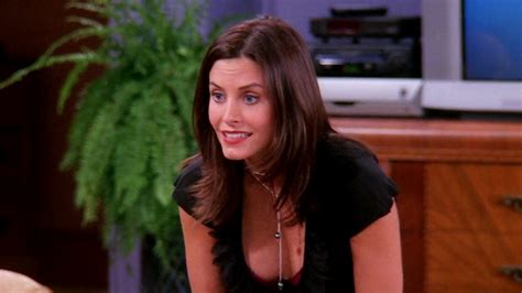See Courteney Coxs Attempt To Revisit Friends Go Terribly Wrong