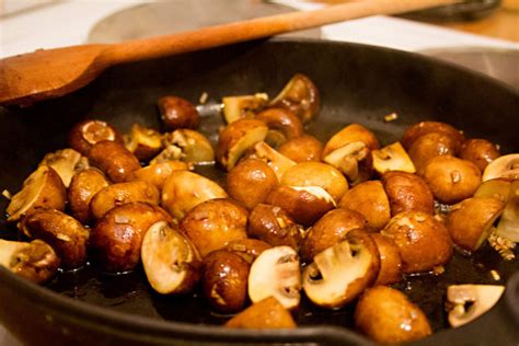 Tapas Gebratene Champignons mit Knoblauch