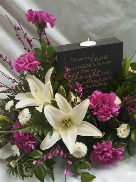 Learn about sympathy flowers etiquette. Keepsake and flowers | Sympathy flowers, Funeral ...