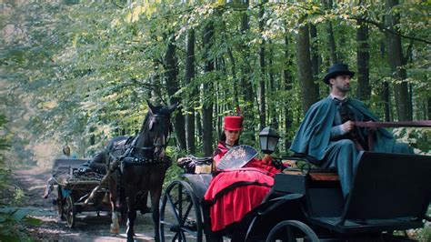 Emitowana w telewizyjnej jedynce produkcja cieszy się dużą popularnością. Zniewolona (5) - serial kostiumowy