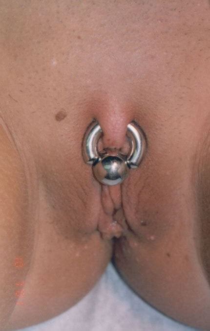 Large Gauge Pussy Piercings Or Weighted Labia 94 Pics 2 Xhamster