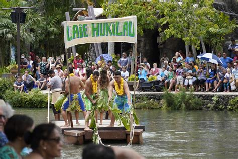 New Canoe Celebration Show Makes Splashy Debut at the Polynesian ...