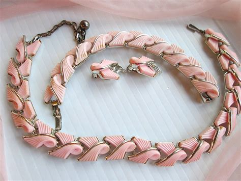 Vintage Pink Lisner Thermoset Necklace By Suburbantreasure On Etsy