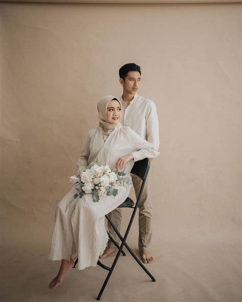 Prewedding Dengan Busana Casual Pose Prewedding Fotografi Perkawinan Dekorasi Pernikahan
