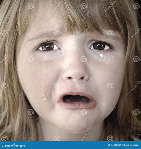 Petite Fille Pleurant Avec Des Larmes Image Stock Image Du Ajustement