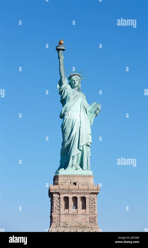 Statue Pedestal Hi Res Stock Photography And Images Alamy