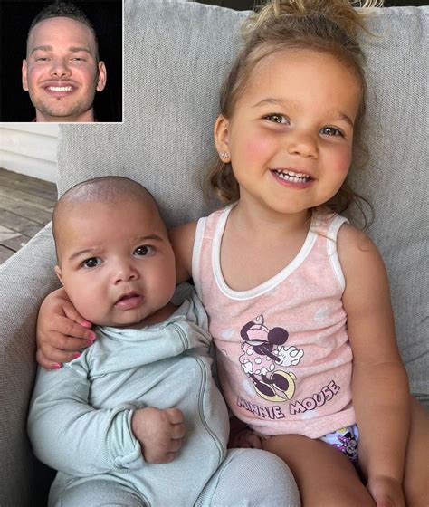 Kane Browns Daughters Kodi And Kingsley Lounge Outside In Cute Photo