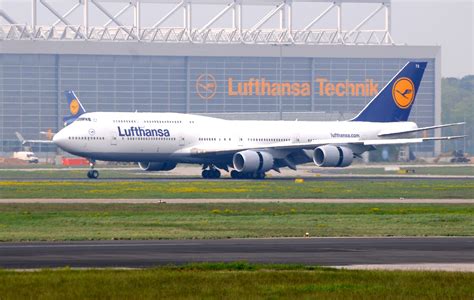 First Lufthansa 747 8i Landing Boeing 747