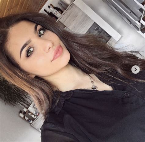 amneeria yasmin selfies instagram inspo instagram photo hair inspo color fake girls poses