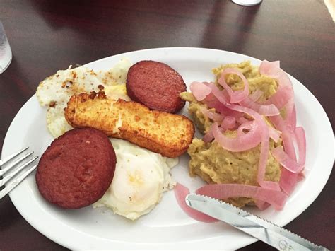 Mangú Con Los Tres Golpes What Is It History And How To Make It