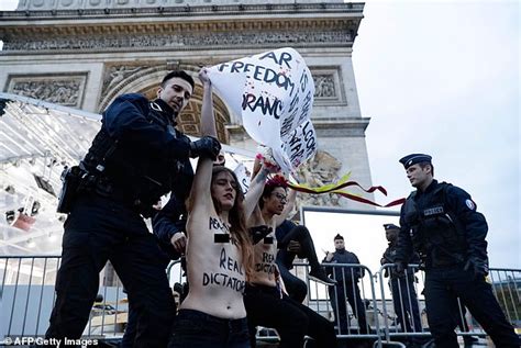 topless femen protesters dragged away by police outside arc de triomphe ahead of wwi service