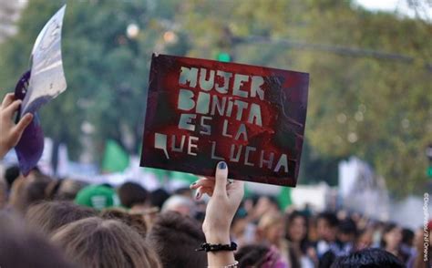 paran y se movilizan las mujeres de argentina y el mundo “basta de ajuste y despidos aborto