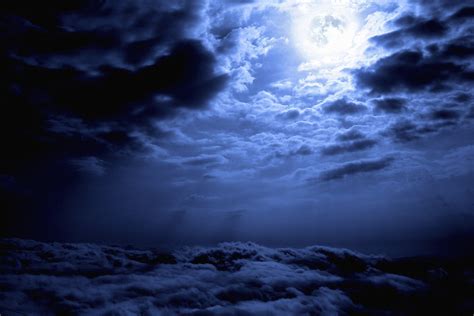 Full Moon And Dark Clouds 高清壁纸 桌面背景 3000x2000 Id687636