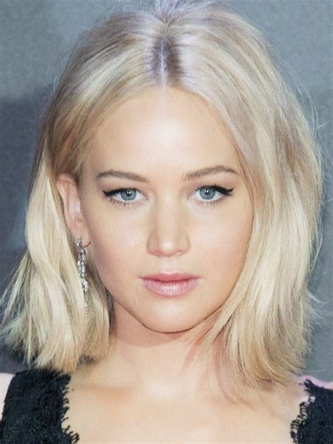 Jennifer Lawrence With A Lob And Peroxide Blonde Hair Short Hair Side Fringe Short Hair Cuts