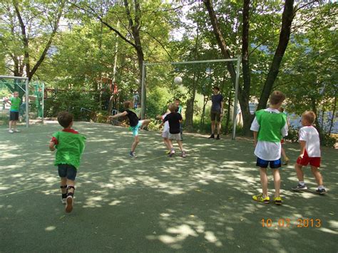 Einem fußballplatz kann es in einem gewissen maße unterschiedliche abmessungen des feldes geben. Garten - Kindertagesstätte Nepomuk