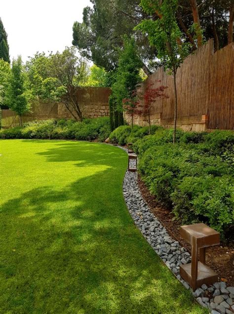 Often used to beautify the garden but packing many other benefits, edging is an essential landscaping element. 5 Stylish and Functional Garden Edging Ideas | Freshome ...