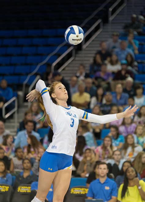 Womens Volleyball Loses To Washington For Ninth Consecutive Time