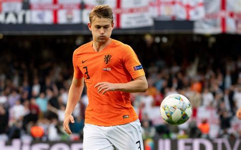 After we scored matthijs was the 1st to say good, again, let's do it again! to the others, like the commentator said de ligt is just 21 but he plays like a 35 years old for how he dominates and read the opponents. Players like Matthijs De Ligt come around once a ...