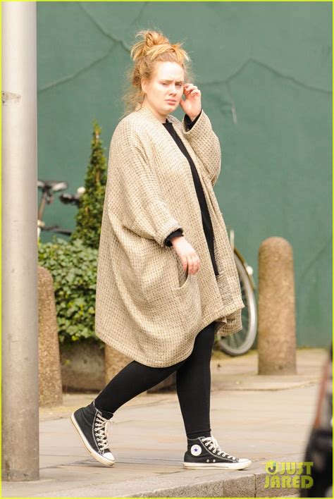 Adele Makes Rare Public Appearance For Make Up Free Bookstore Run