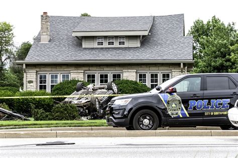 Indiana Officer Is Fatally Shot By Survivor Of Car Wreck Police Say