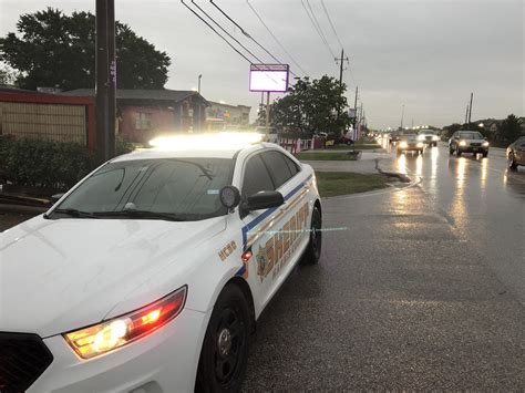 HPD: Robbery suspect shot by police officer in north Houston