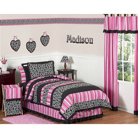 Teenagers can be especially hard to please when it comes to refurbishing a room! 12 Cool Ideas For Black And Pink Teen Girl's Bedroom ...