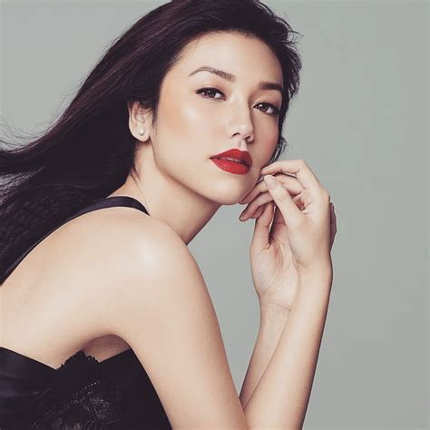 Velove vexia menolak ditanya seputar kehidupan pribadinya dan lebih memilih membahas acaranya sebagai brand ambasador salah satu kosmetik ternama. 10 Aktris yang Pernah Jadi Lawan Main Deva Mahenra, Mana ...