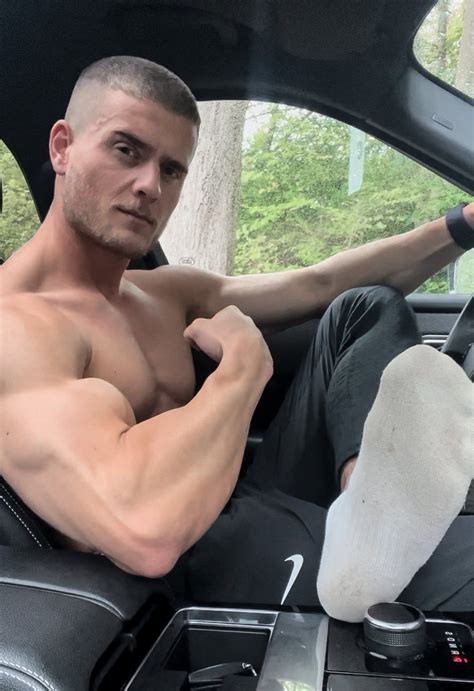 Gavin Perry 694k On Twitter Rt Alphawill12 Rt For Foot Like For Bicep Comment For Both 😈