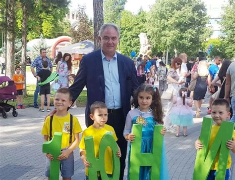 Кметът на Плевен поздрави всички деца по случай 1 юни Новини от Actualno