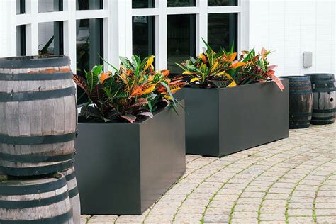 Ways Large Outdoor Planters Can Enrich Your Structures Entrance