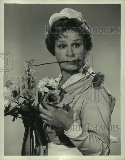 1961 Press Photo Stage And Screen Star Shirley Booth Gets Tv Series