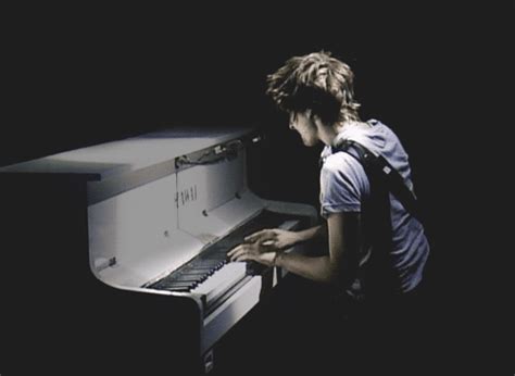 Amazing Piano Animated S Best Animations Matthew Bellamy Musician