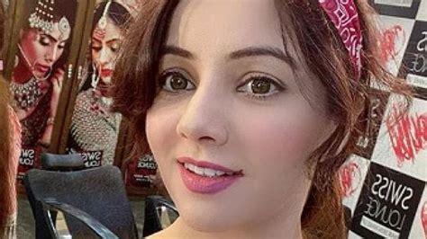 pakistani singer rabi pirzada quits industry after her nude pics leaked online नयड फट लक