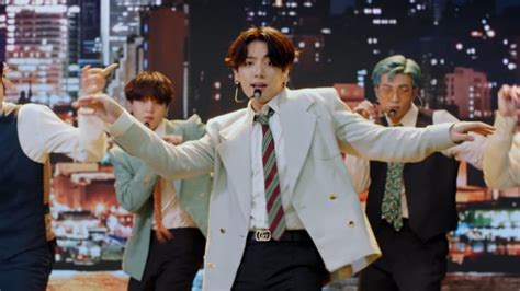 Bts Wore Gucci Outfits For Their 2020 Mtv Vmas Performance Popsugar