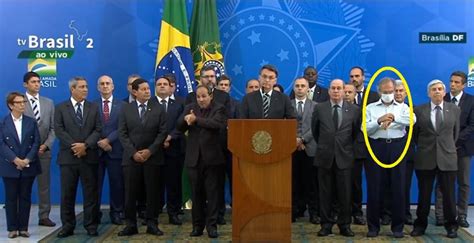 Pronunciamento do presidente da república jair bolsonaro 24 03 2020. Paulo Guedes é o único a usar máscara em pronunciamento de ...