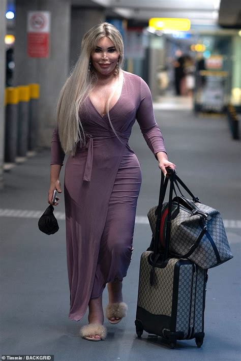 Television personality📺speak 6 languages🇩🇪🇪🇸🇫🇷🇧🇷🇮🇹🇬🇧jetsetter🛰fashionista👗make up & beauty lover. Jessica Alves shows off her £ 30,000 raise in a tight purple dress - OLTNEWS