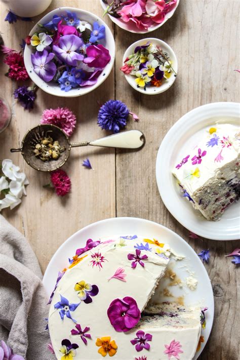 Flowerfetti Cake With A Natural Funfetti Sponge Edible Flowers