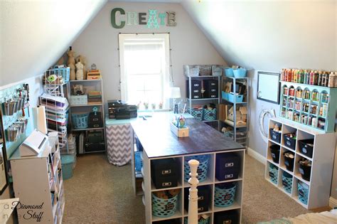 I thought i would give you a tour of my craft room studio today, while it is temporarily picked up. My Craft Room Tour